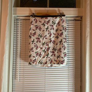 White and floral straight pencil skirt.